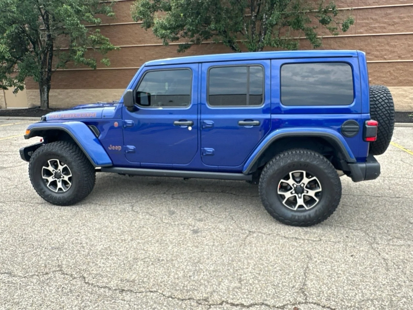 Used 2020 Ocean Blue Metallic Clearcoat Jeep Rubicon image 25
