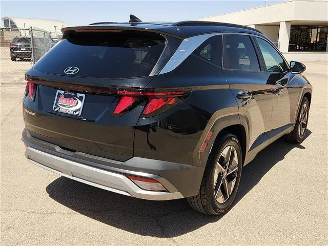 Used 2025 Black Hyundai SEL image 4