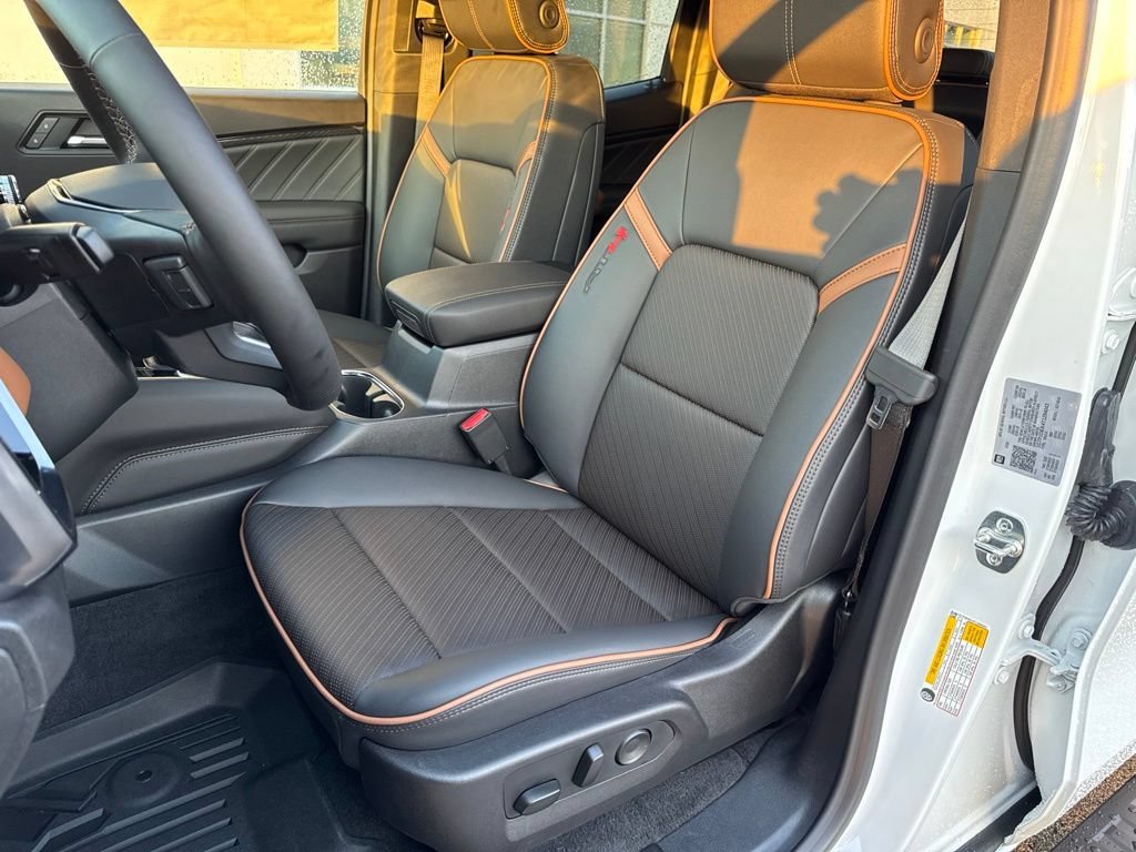 2026 GMC Canyon AT4 - Photo 7