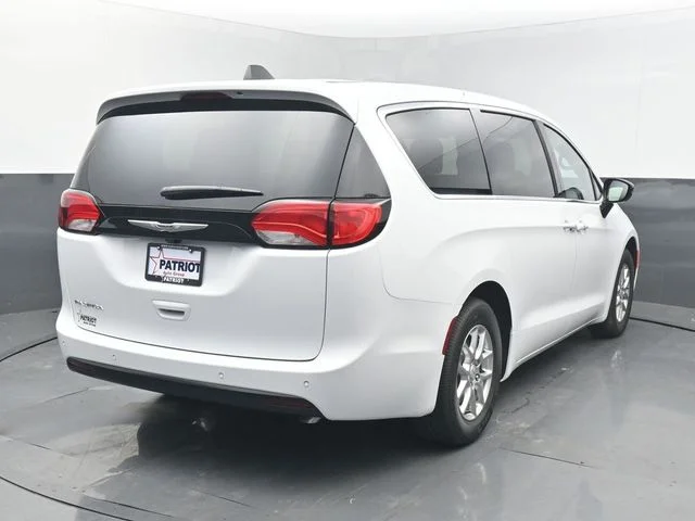 New 2027 Bright White Clear-Coat Exterior Paint Chrysler LX image 6