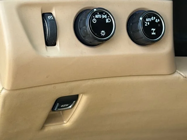 Used 2018 White Cadillac Platinum Edition image 25