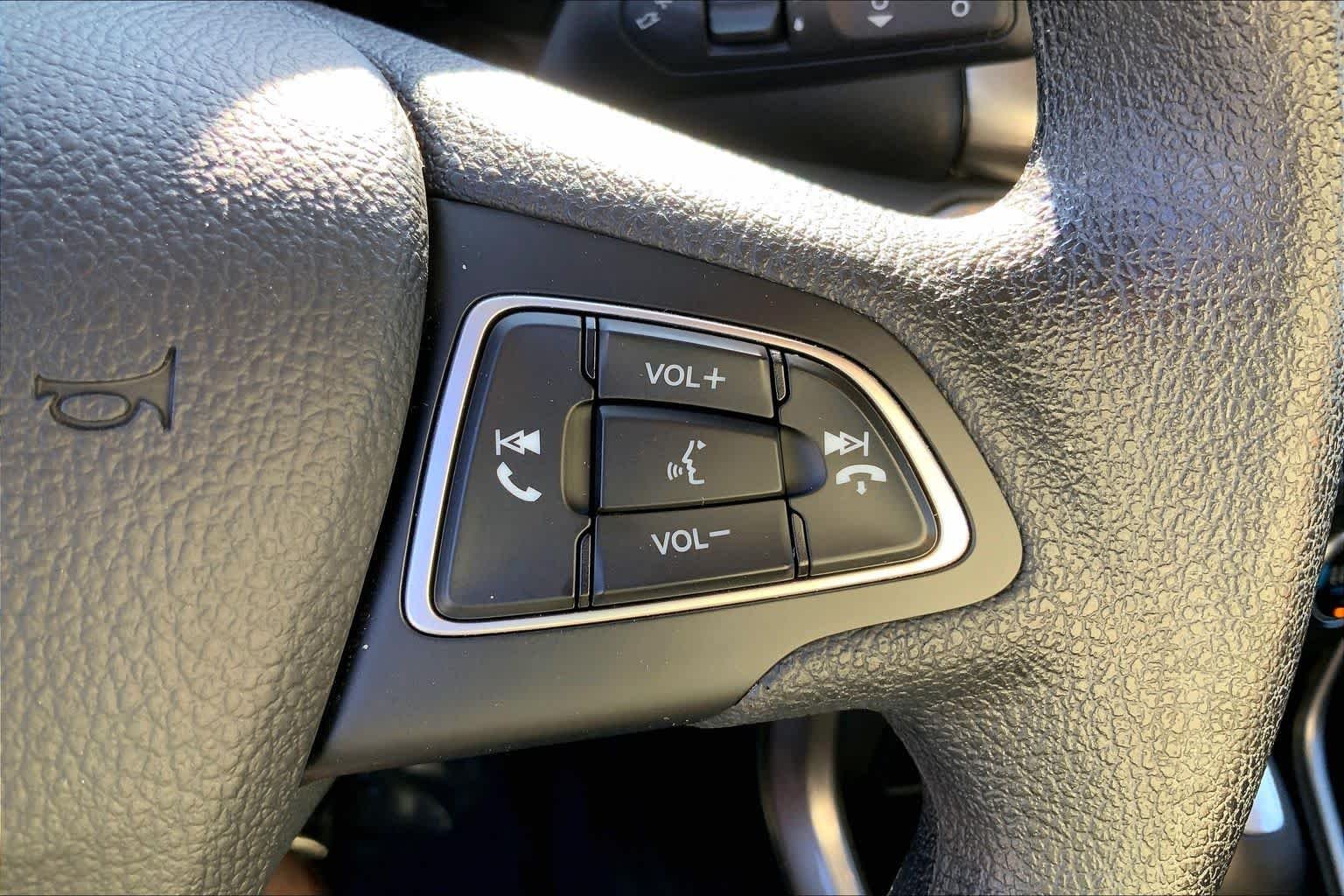 Used 2022 Diamond White Ford SE image 24