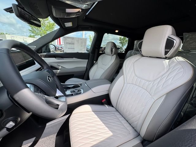 New 2027 2T RAD WHT INFINITI Autograph AWD image 15