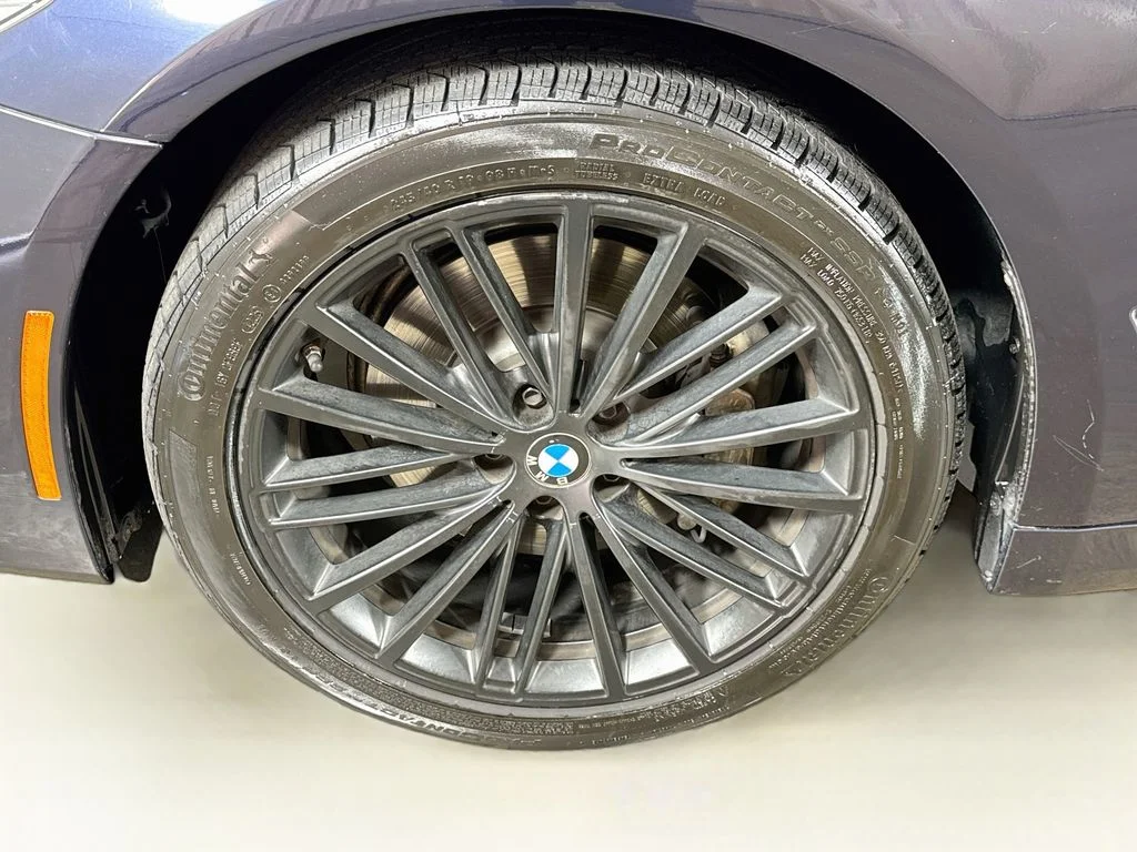Used 2020 Blue BMW 530i xDrive image 37