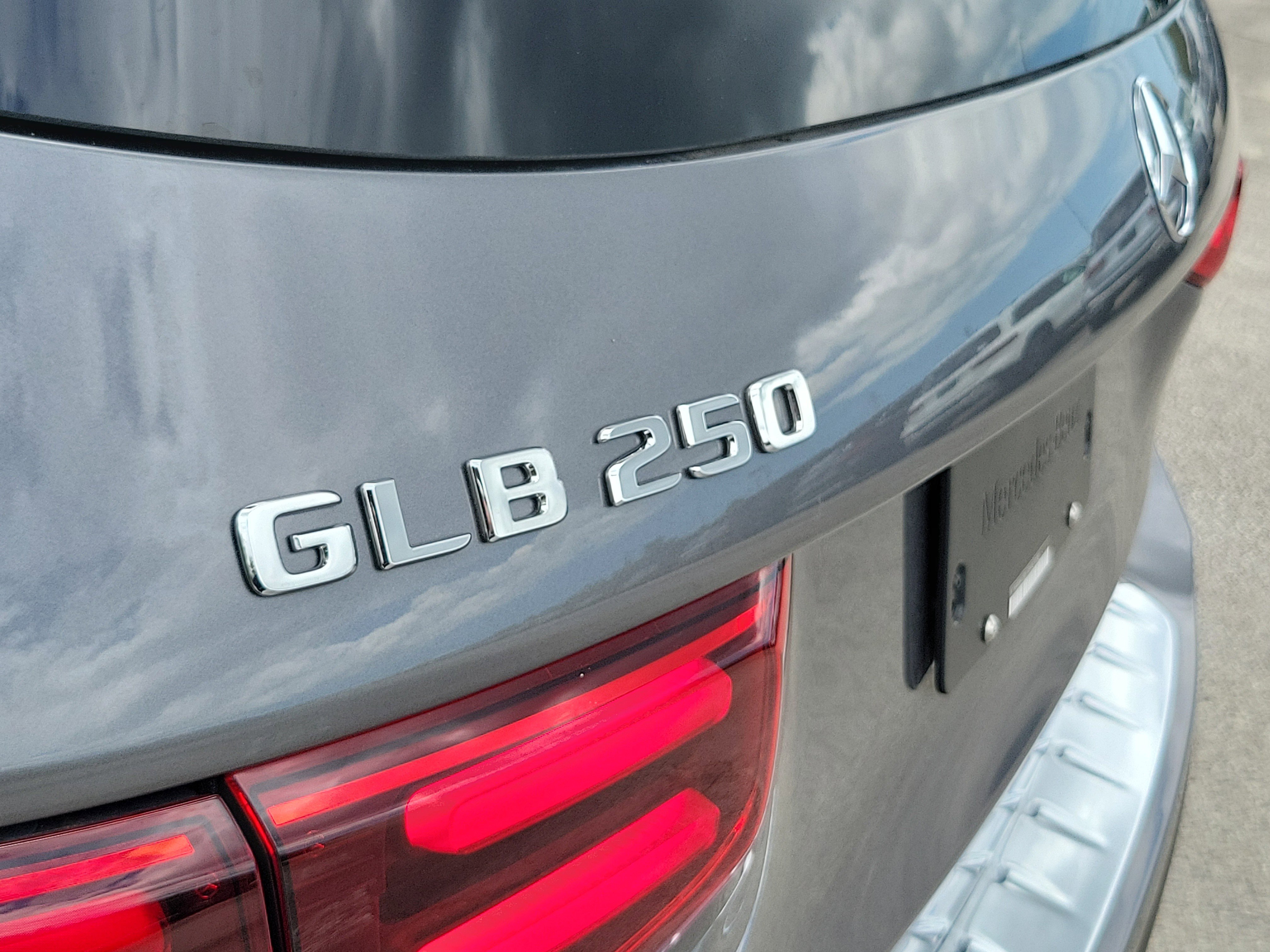 New 2026 Mountain Grey Metallic Mercedes-Benz GLB 250 image 38