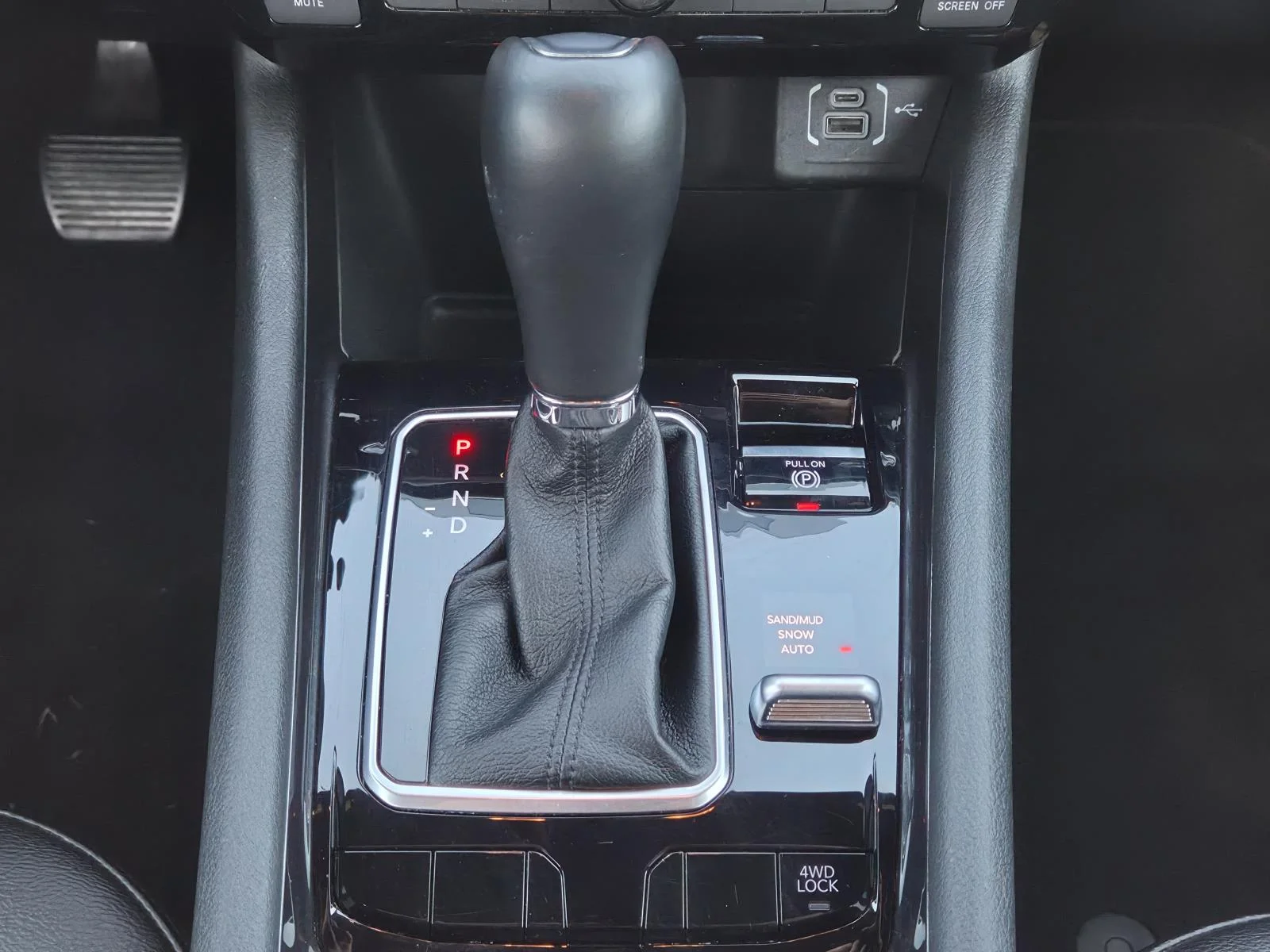 Used 2025 White/off-white Jeep Latitude 4x4 image 16
