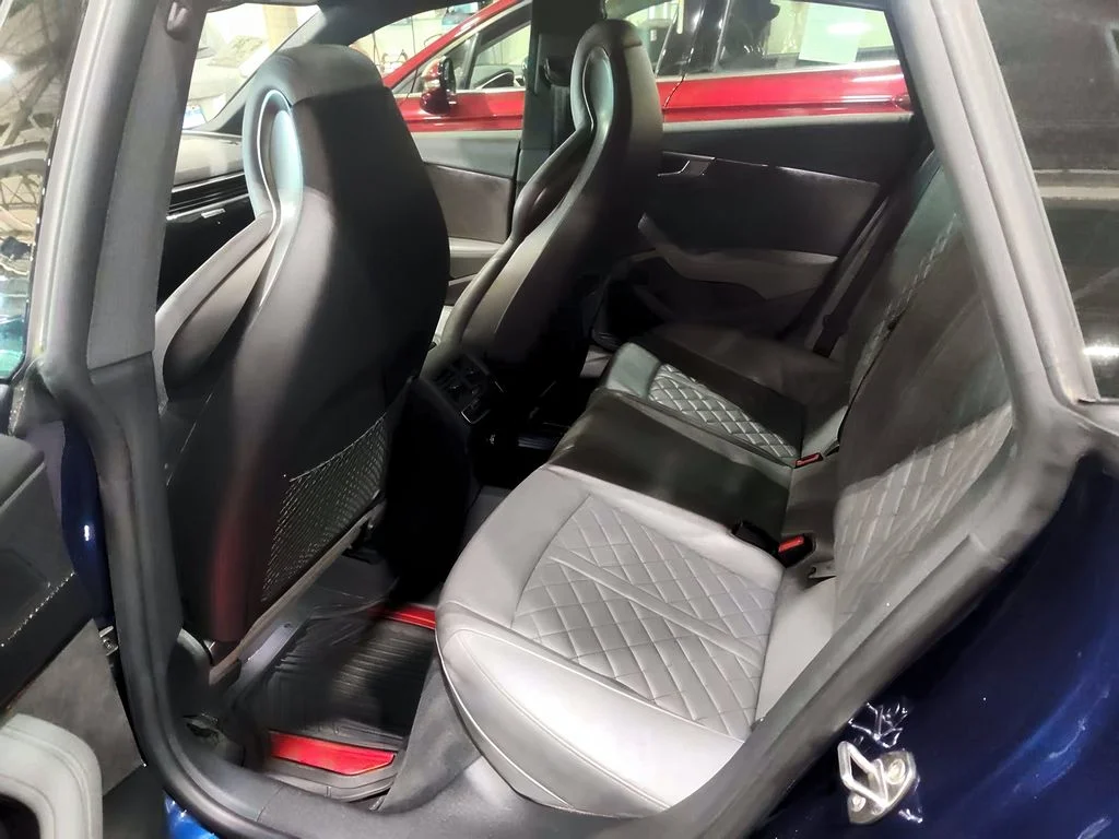 Used 2018 Navarra Blue Metallic Audi Premium Plus image 14