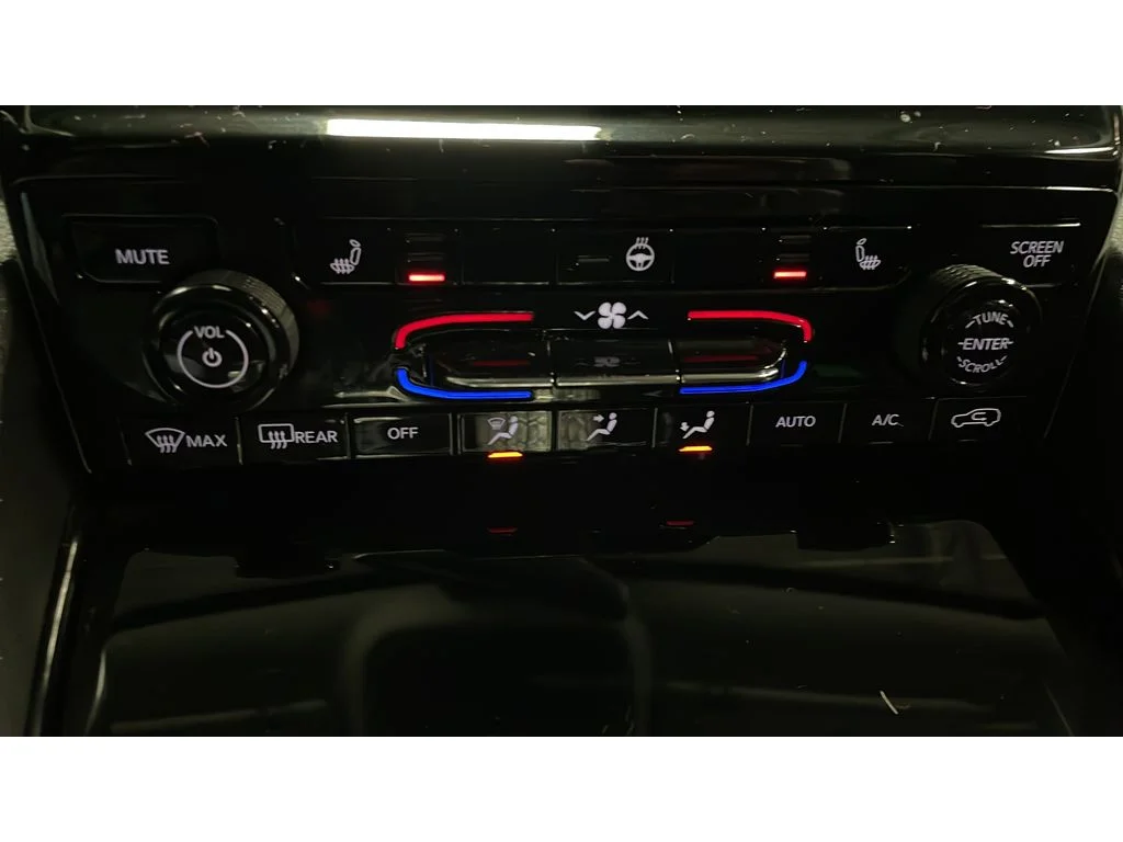 Used 2022 Ember Pearlcoat Jeep Limited image 13