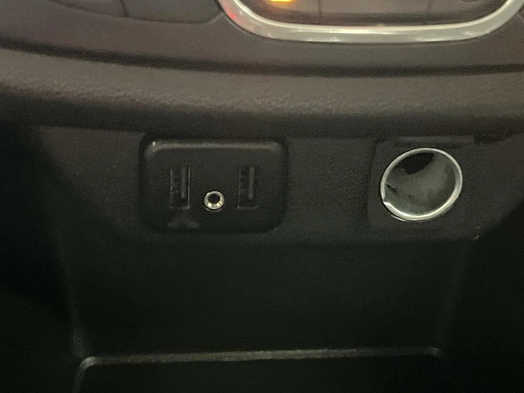 Used 2020 SUMMIT WHITE Chevrolet LT Cloth image 22