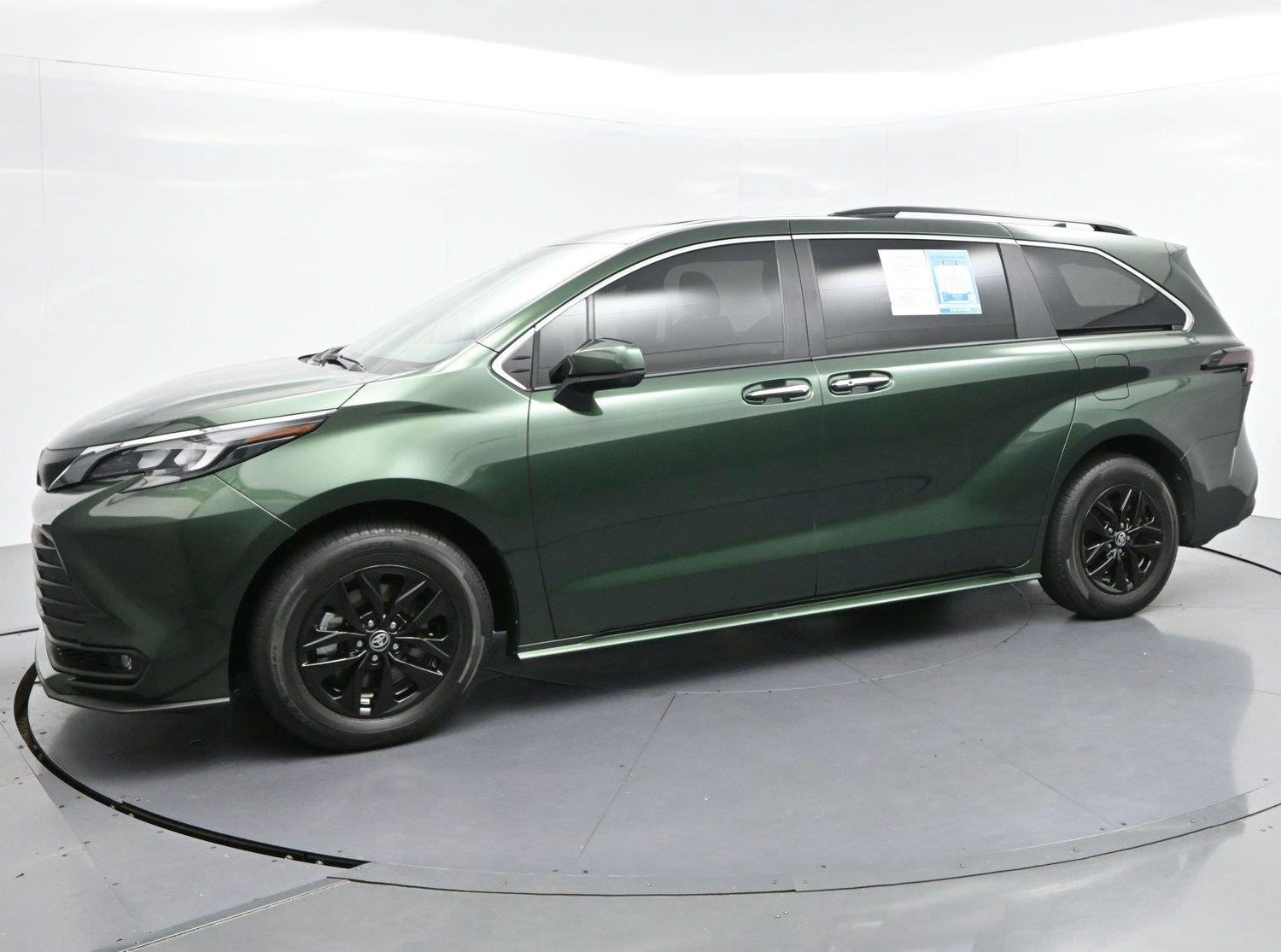Used 2025 Cypress Toyota XLE 8-Passenger image 3