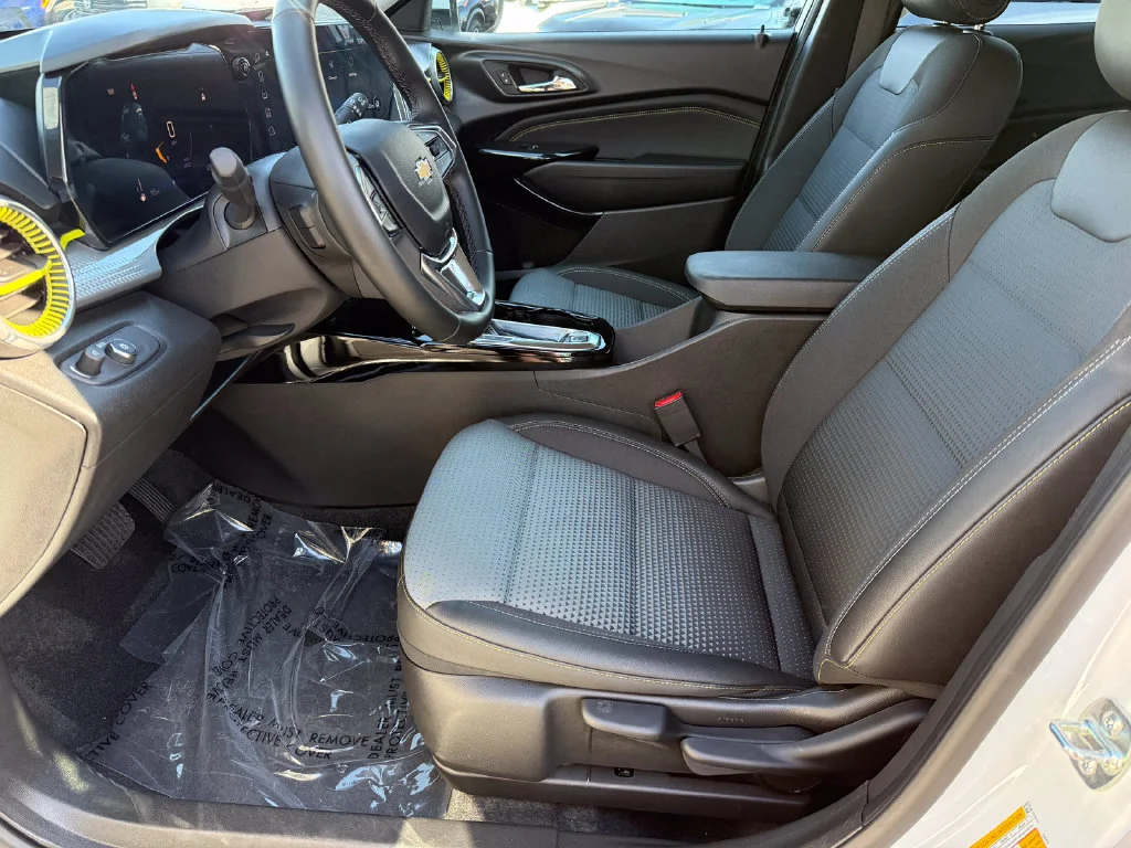 Used 2026 Summit White Chevrolet LT image 24