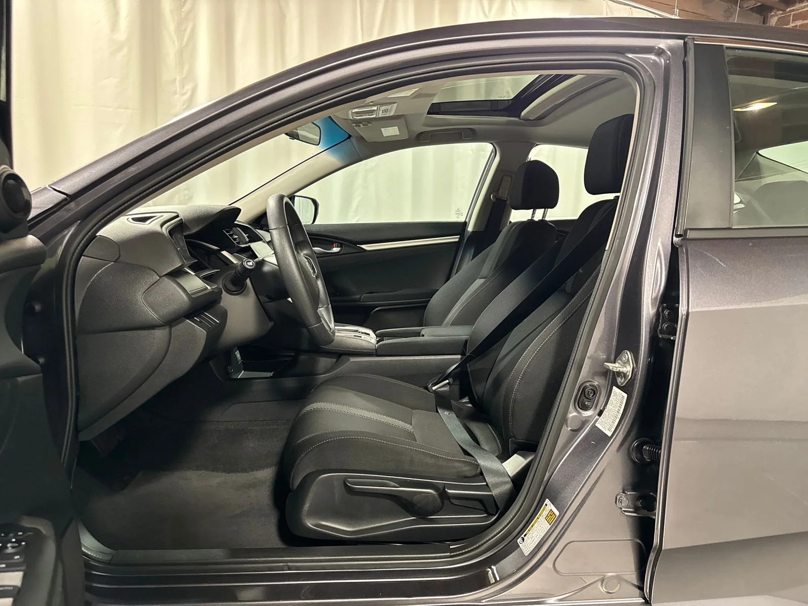 Used 2017  Honda EX-T image 3