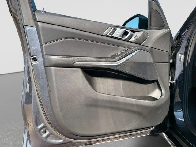 Used 2019 Gray BMW xDrive40i image 18