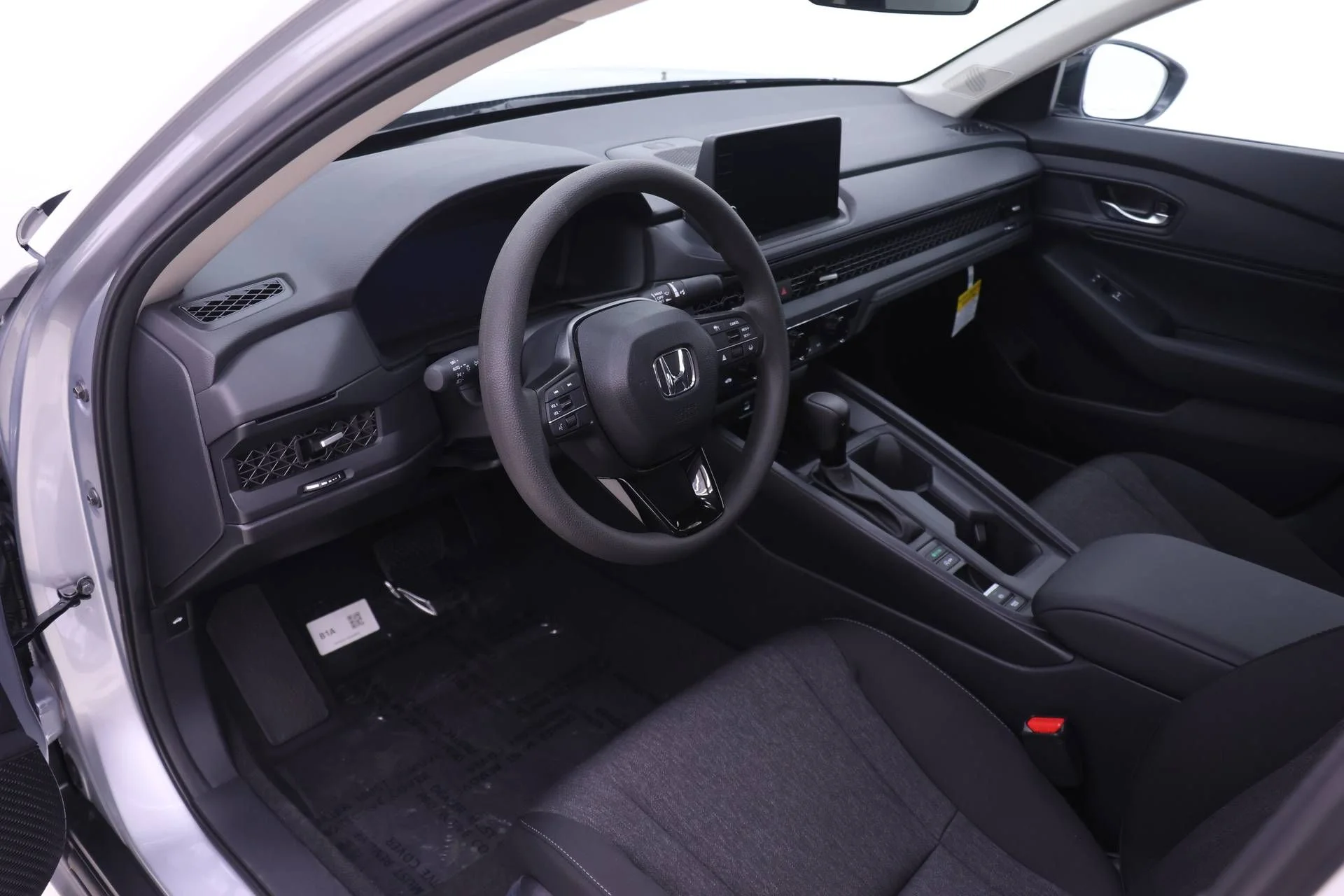 New 2026 Solar Silver Metallic Honda SE image 3
