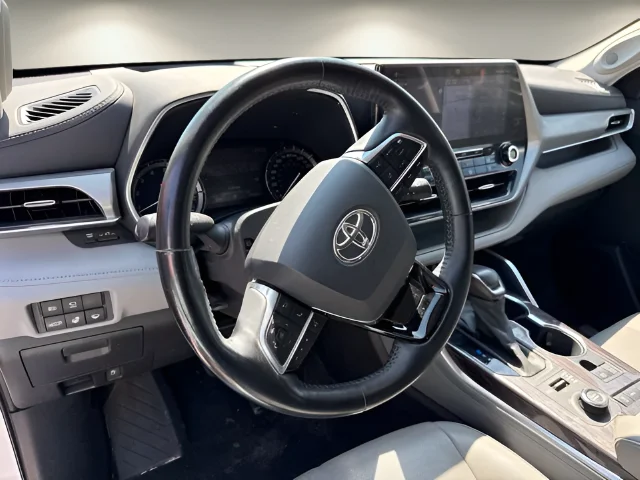 Used 2021 White Toyota Platinum image 21