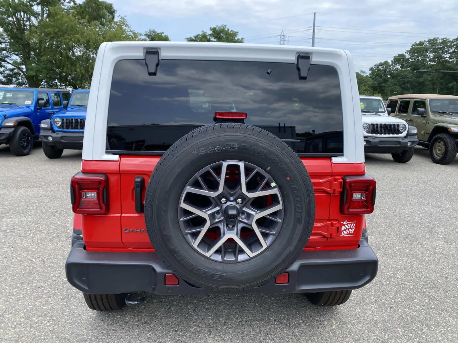 New 2026 Firecracker Red Clear-Coat Exterior Paint Jeep Sahara image 4