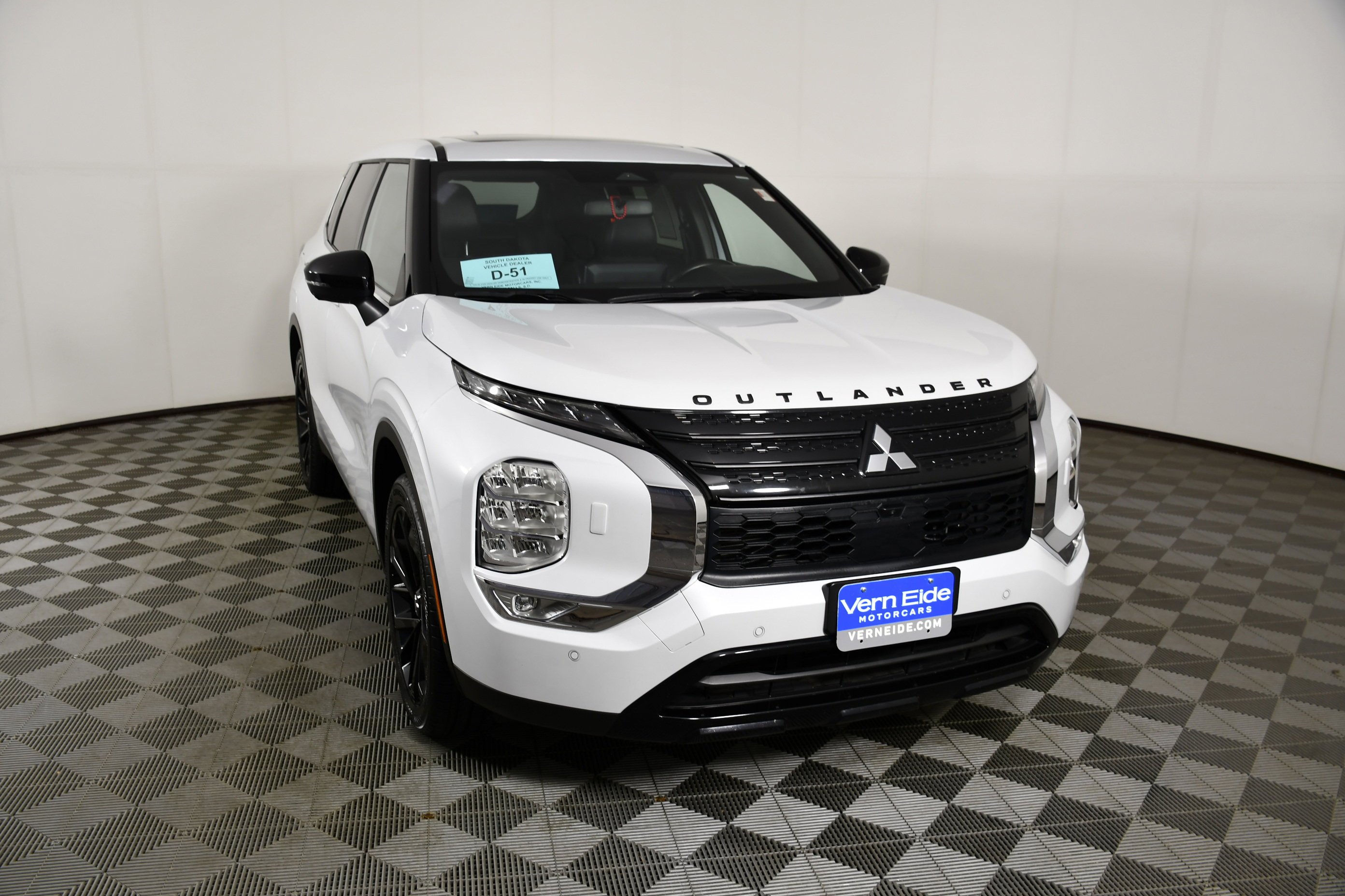 Certified Used 2024 White Diamond Mitsubishi SE Black Edition w/Pano Roof image 3