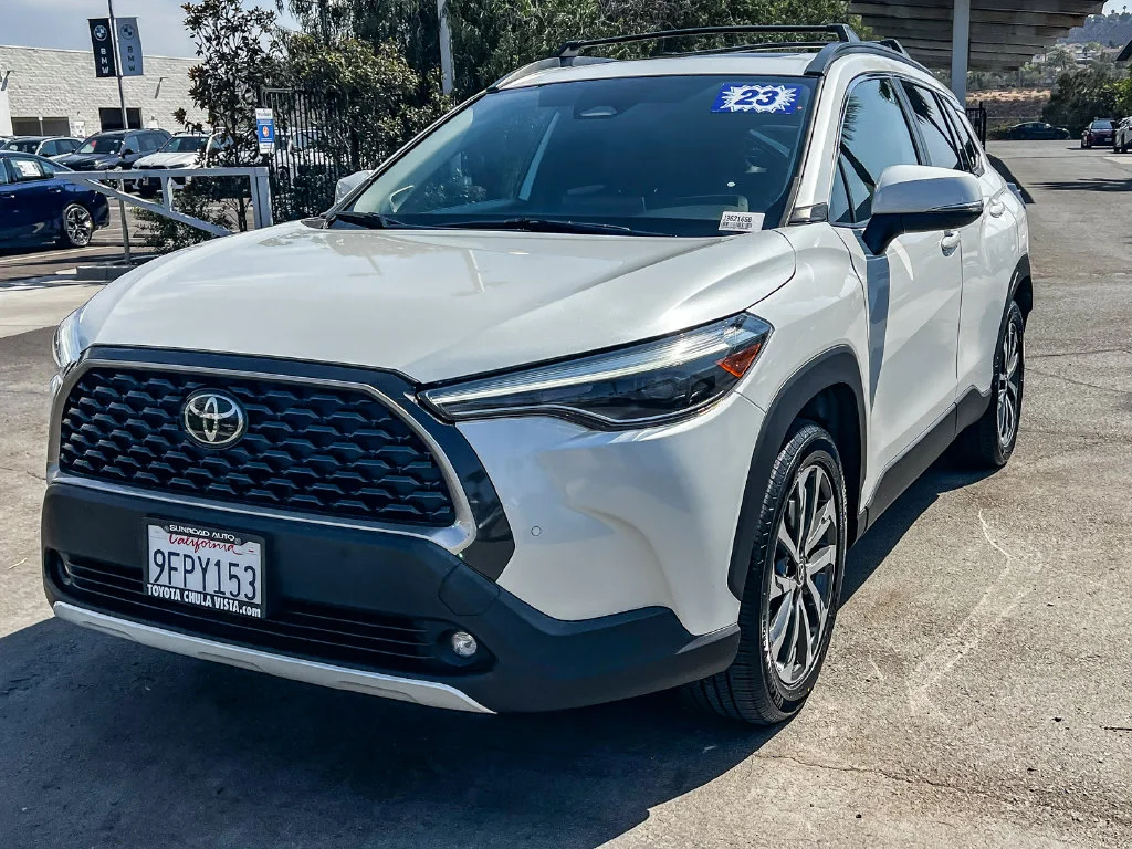 Used 2023 Beige Toyota XLE image 3