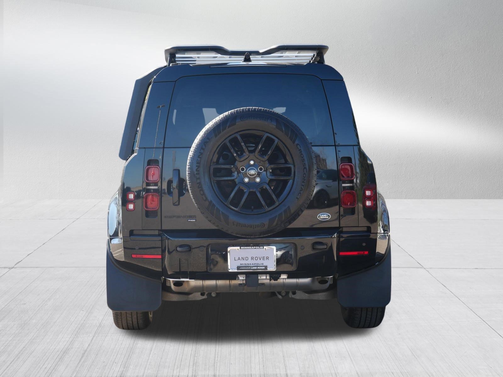 Used 2022 SANTORINI BLACK Land Rover X-Dynamic SE image 4