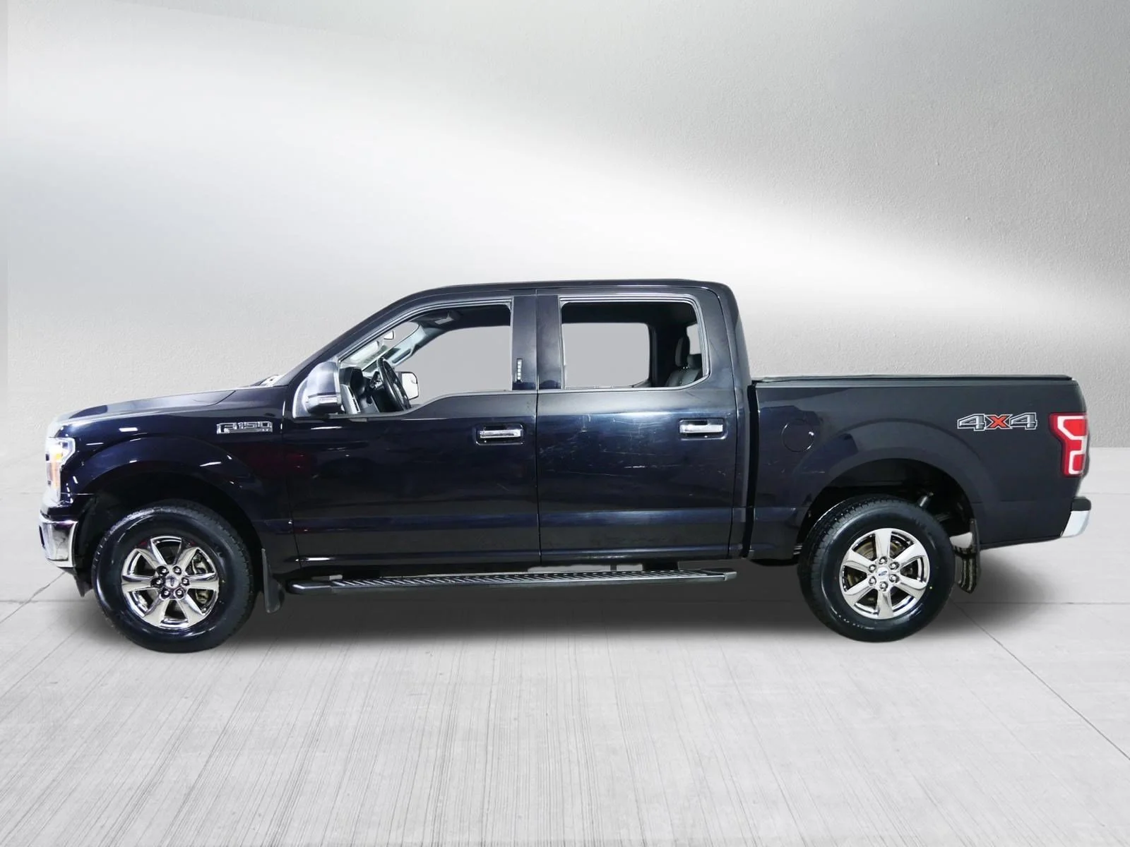 Used 2020 Agate Black Metallic Ford XLT image 4