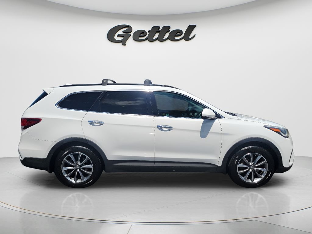 Used 2017 White Hyundai SE image 4