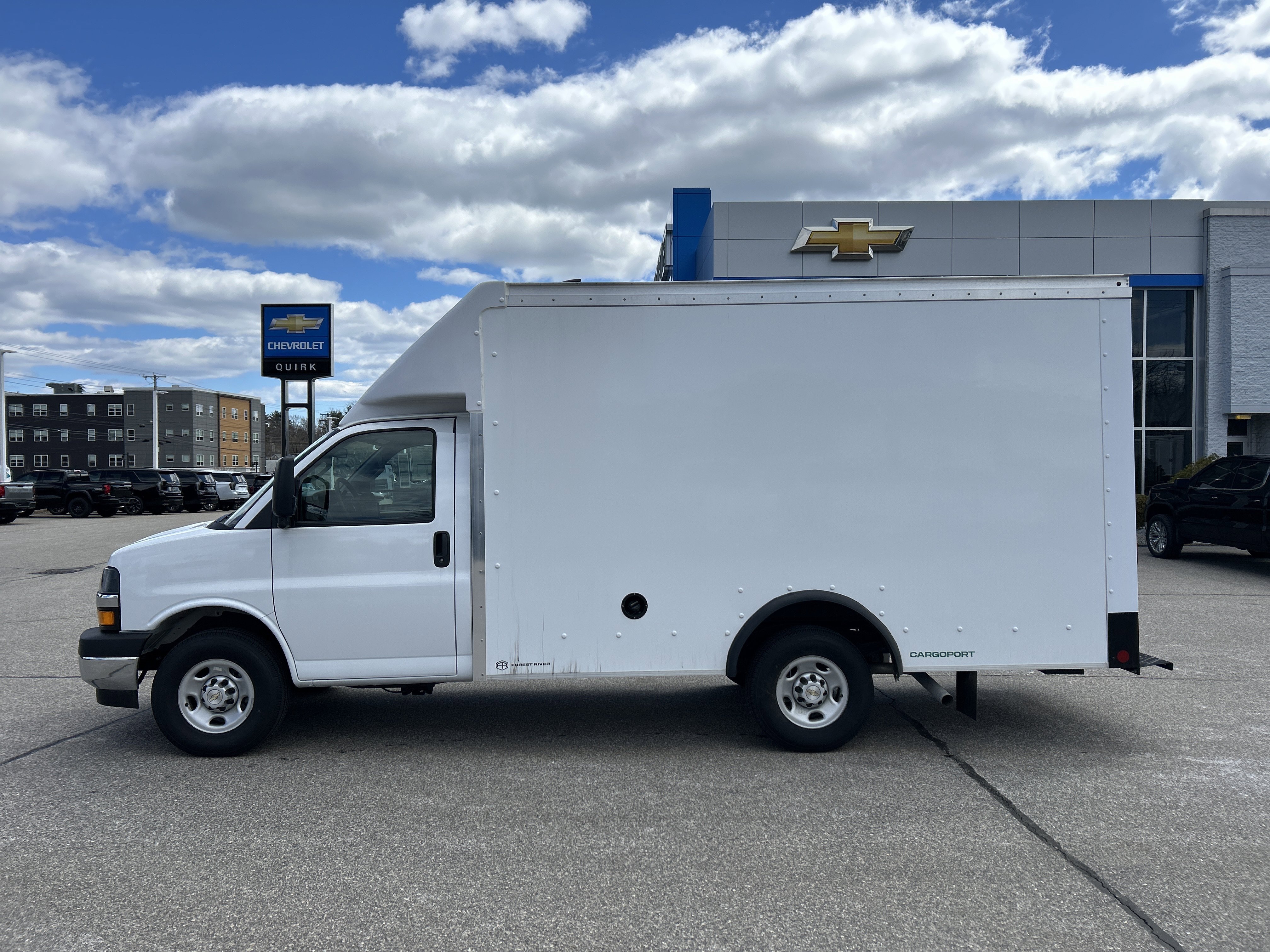 New 2026 Summit White Chevrolet 1WT image 6