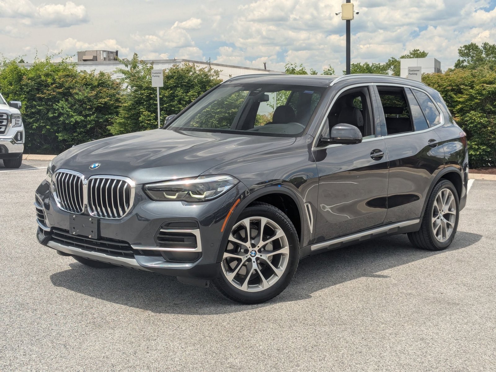 Used 2022 Arctic Grey Metallic BMW xDrive40i image 1