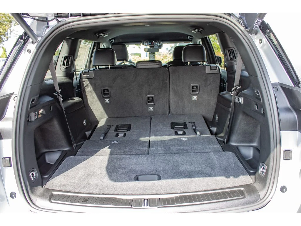 New 2026 Silver Zynith Exterior Paint Jeep Laredo Altitude image 14