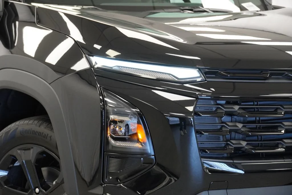 New 2027 Mosaic Black Metallic Chevrolet LT image 31