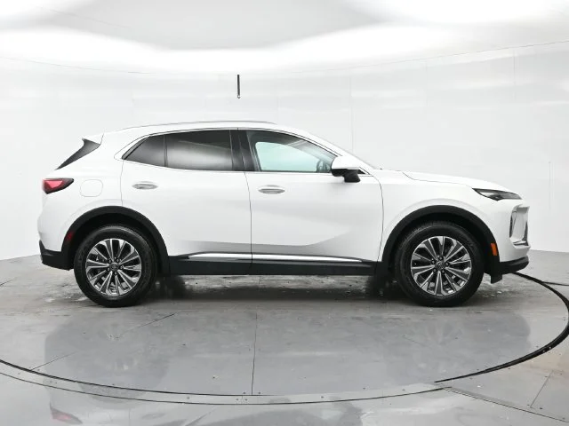 Used 2024 Summit White Buick Preferred image 8