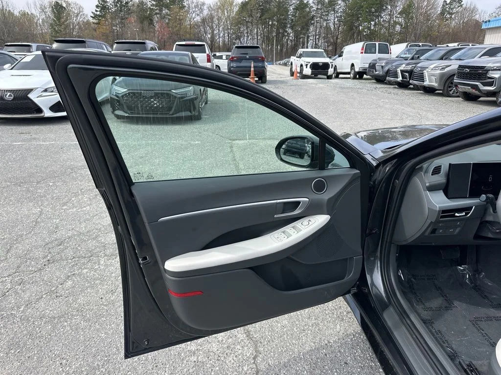 Used 2025 Gray Hyundai SEL image 22