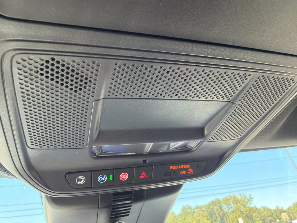 New 2027 Summit White Chevrolet LT image 31
