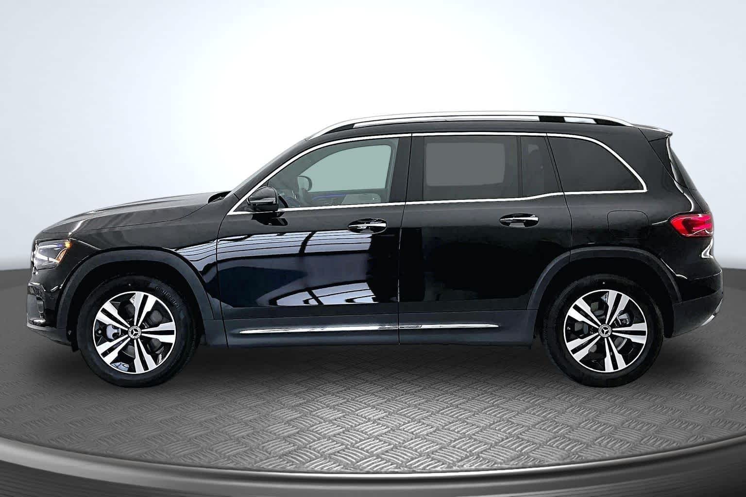 New 2026 Cosmos Black Metallic Mercedes-Benz GLB 250 image 3