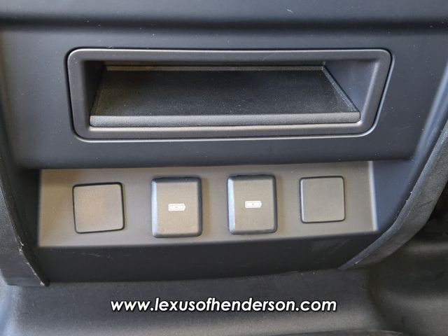 2023 Land Rover Defender SE - Photo 13