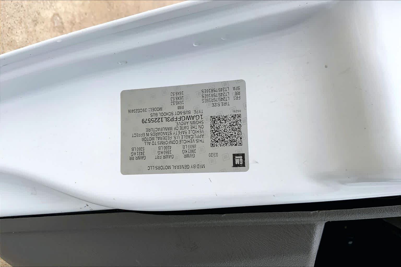Used 2020 SUMMIT WHITE Chevrolet LT image 34