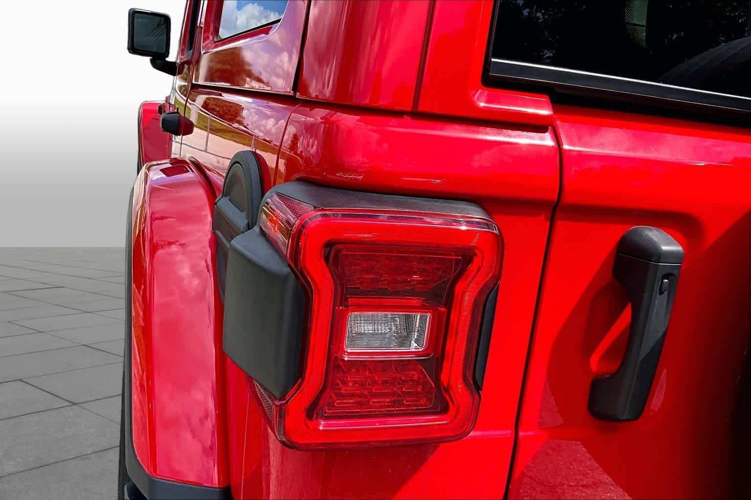 Used 2021 Firecracker Red Clearcoat Jeep Unlimited Sahara image 28