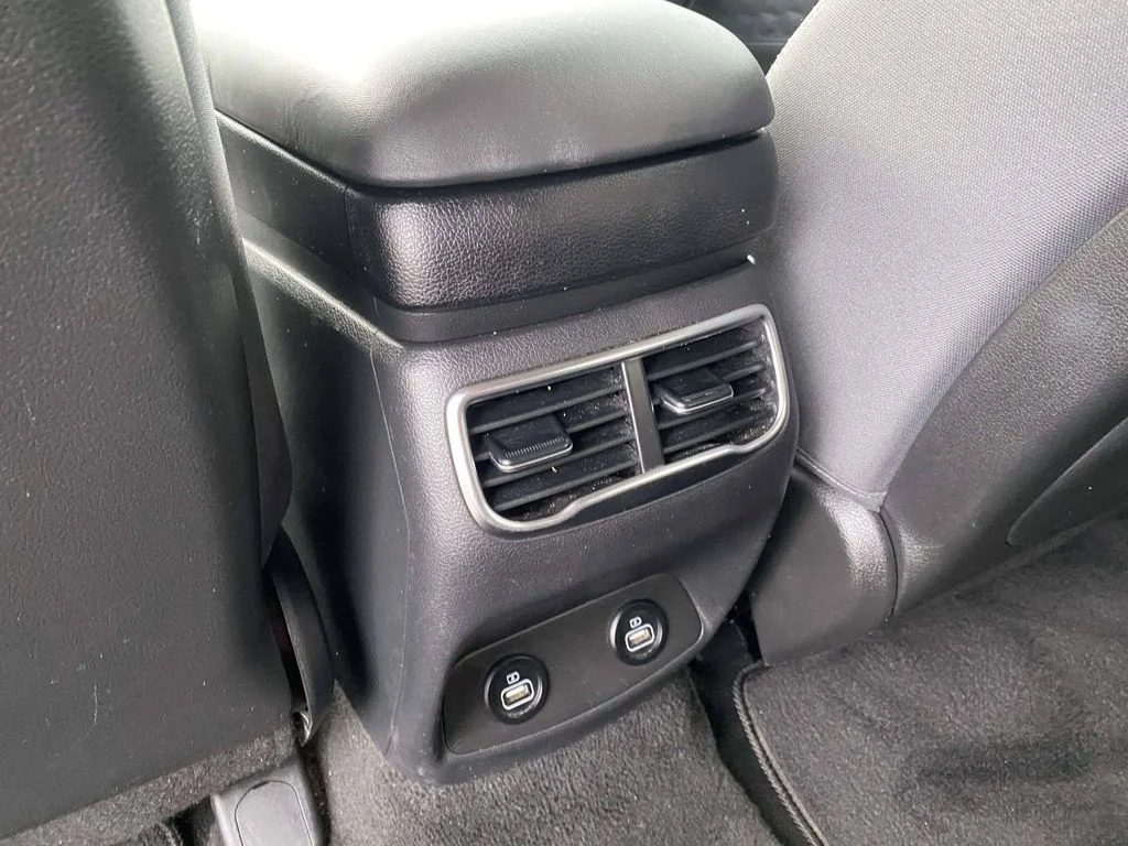 Used 2022 Gray Hyundai SE image 9