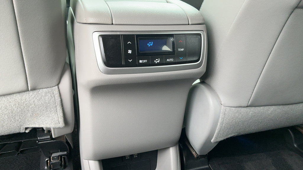 Used 2019 Blizzard Pearl Toyota LE Plus image 10