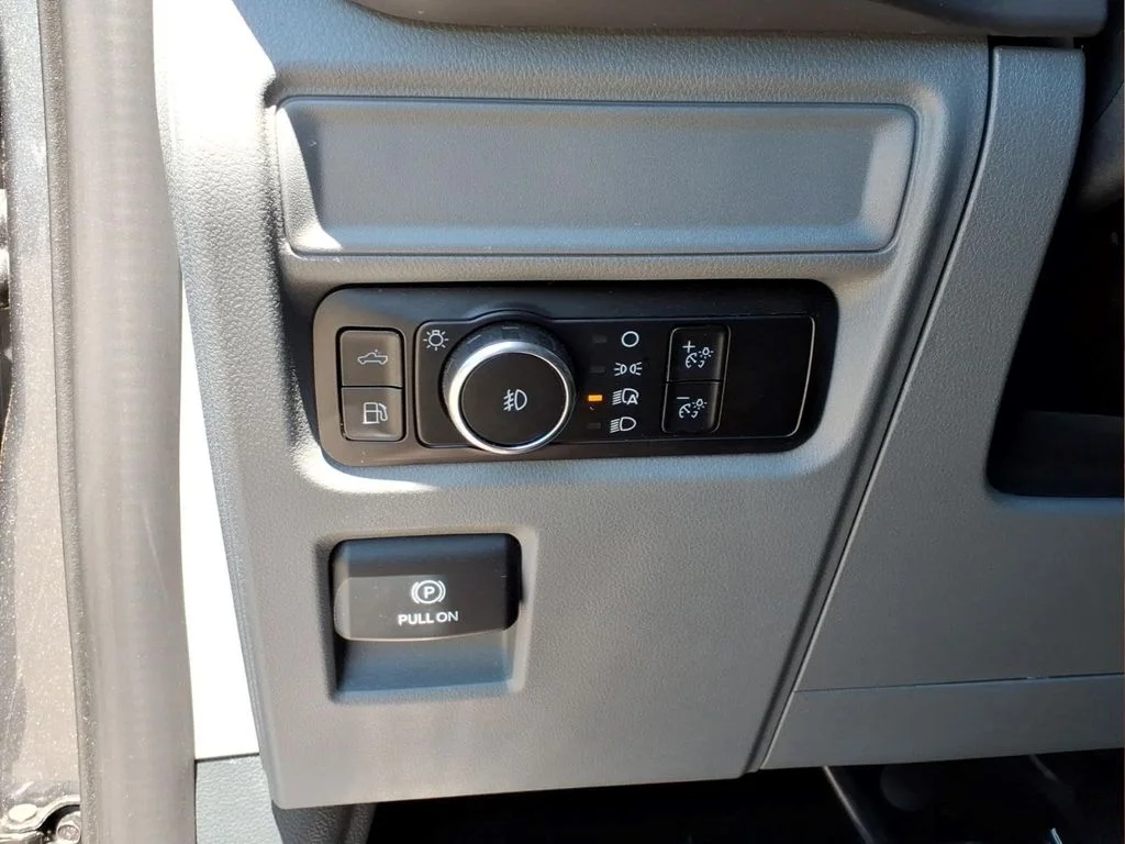 Used 2025 Gray Ford XLT image 15
