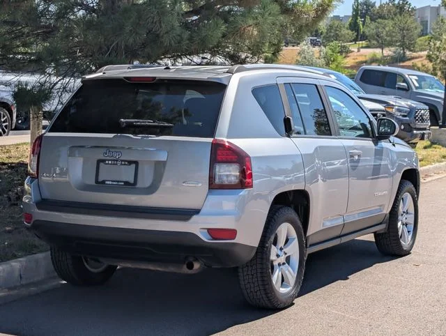 Used 2017 Billet Silver Metallic Jeep Latitude image 3