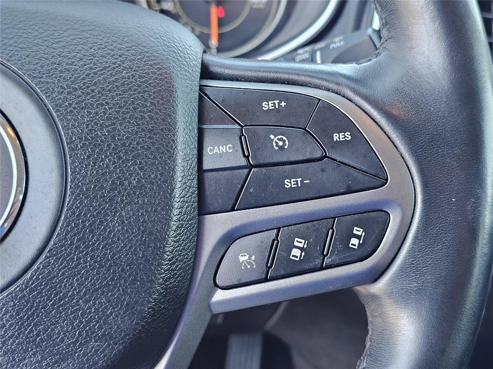 Used 2019 Billet Silver Metallic Clearcoat Jeep Limited image 22