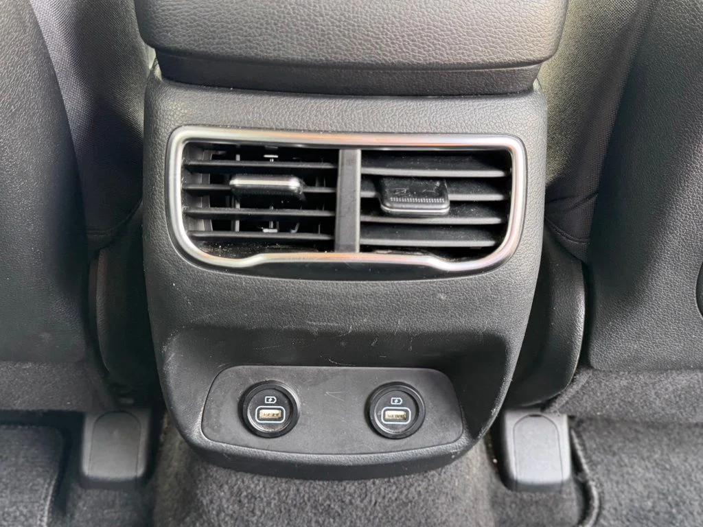 Used 2022 Hampton Gray Hyundai SEL image 22
