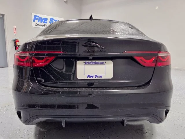 Used 2024 Black Jaguar R-Dynamic SE image 8
