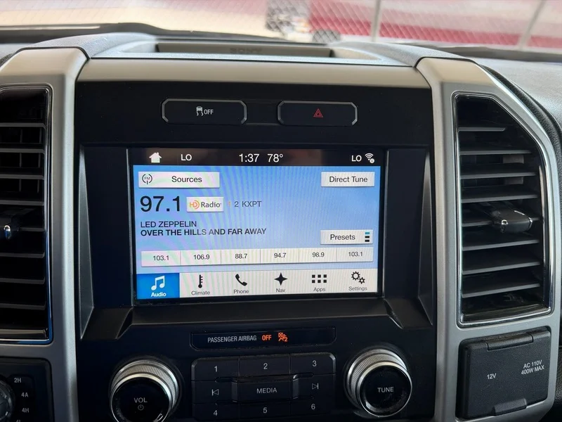 Used 2017 White Platinum Me Ford XL image 10