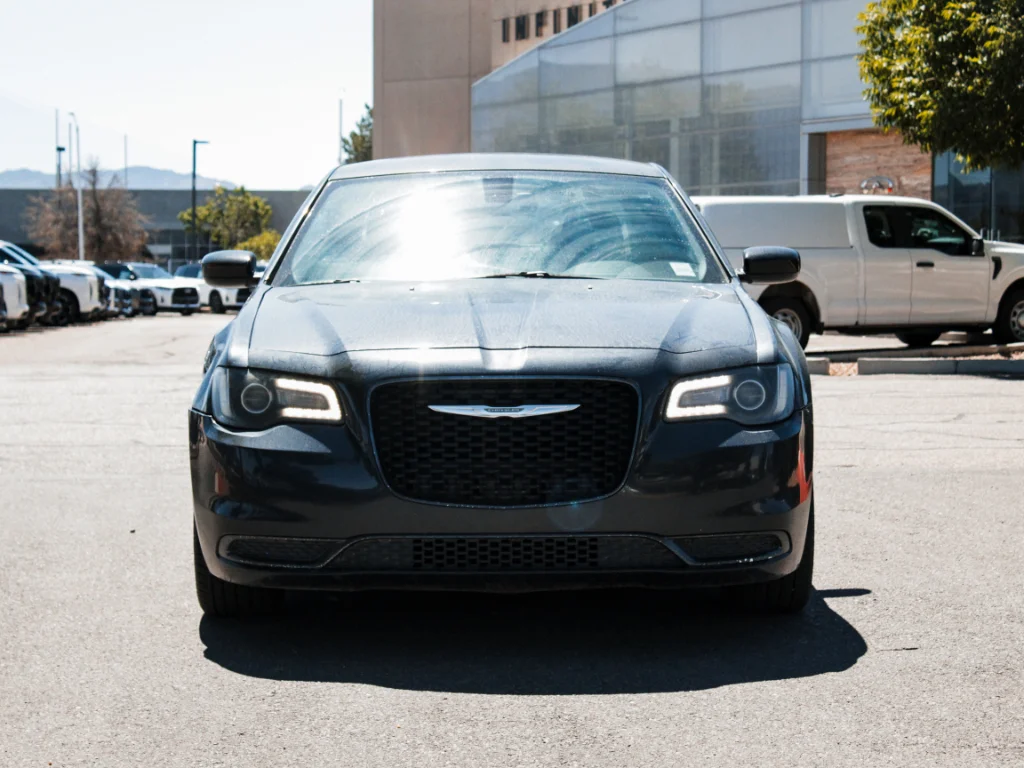 Used 2018 Gloss Black Chrysler Touring image 2