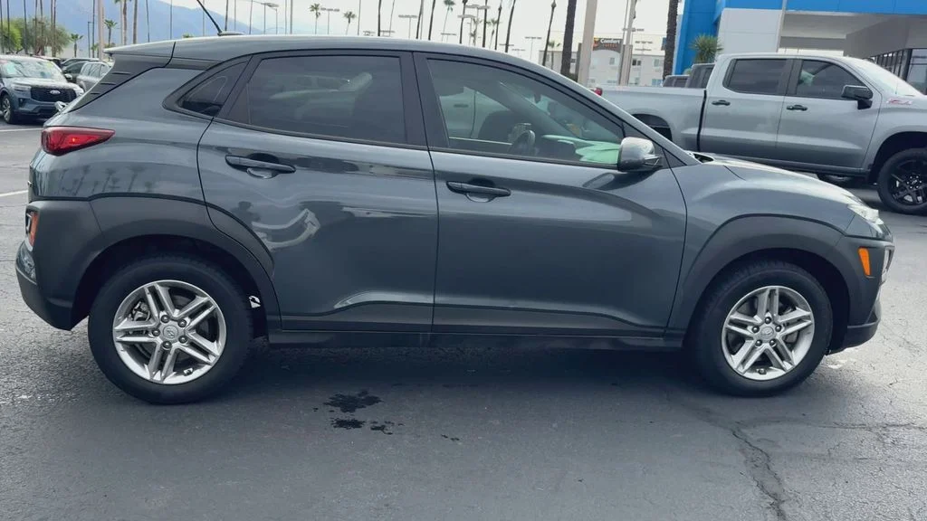Used 2021 Gray Hyundai SE image 2