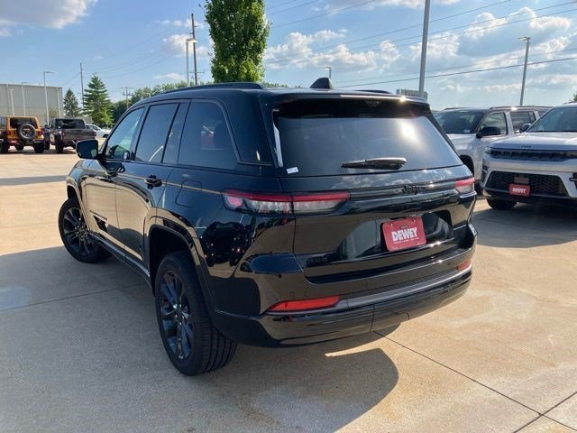 New 2026 Diamond Black Crystal Pearl-Coat Exterior Paint Jeep Limited Reserve image 7