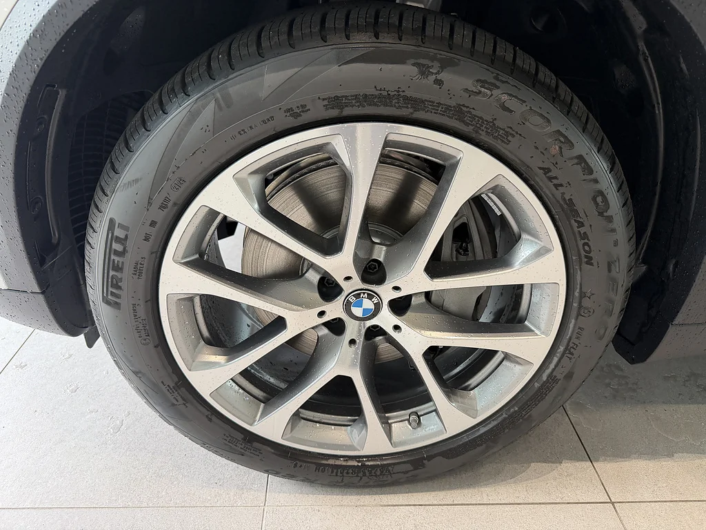 New 2026 Mineral White Metallic BMW xDrive50e image 8