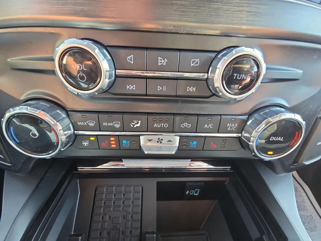Used 2023 Black Ford Lariat image 35