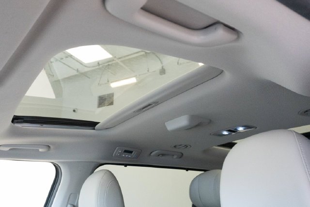 Used 2025 White Kia SX Prestige image 8